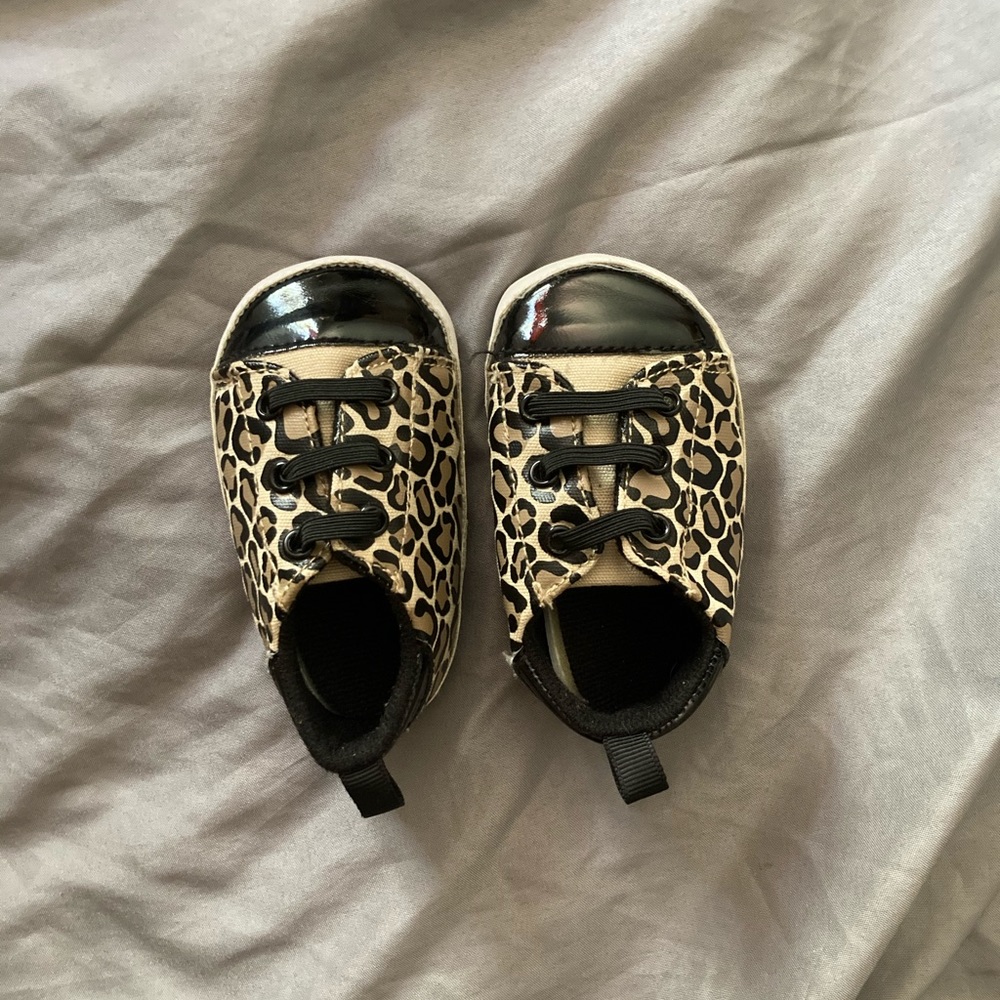 Leopard print baby shoes